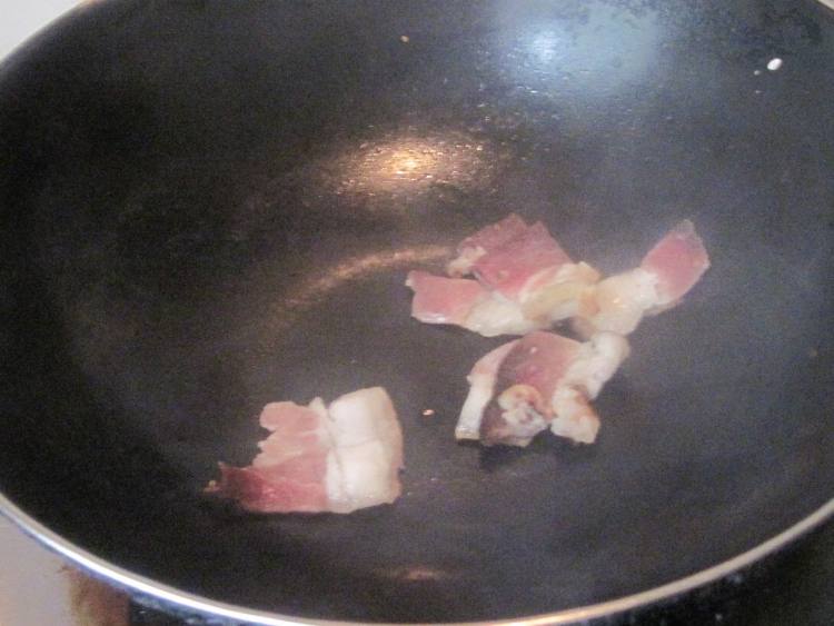腊肉炒豆芽步骤4
