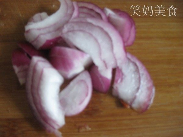 腊肉炒田七步骤5