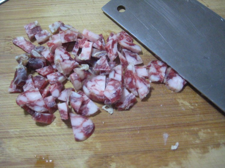 腊味豇豆焖饭步骤2