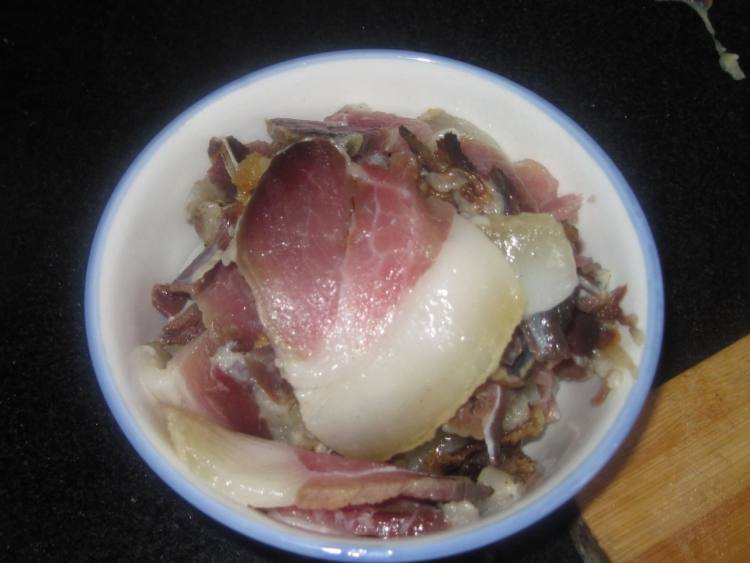 腊肉花菜步骤1