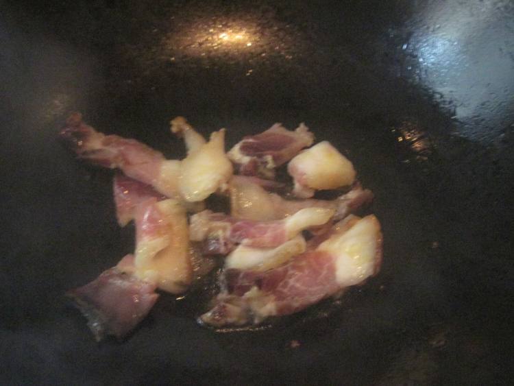 腊肉花菜步骤4