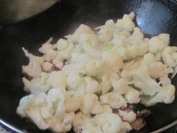 腊肉花菜步骤5