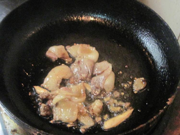 剁椒腊肉炒黄瓜步骤4