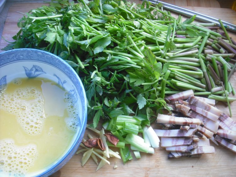 水芹菜炒腊肉步骤2