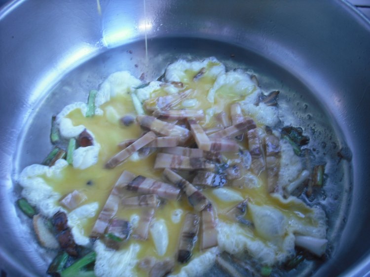 水芹菜炒腊肉步骤3
