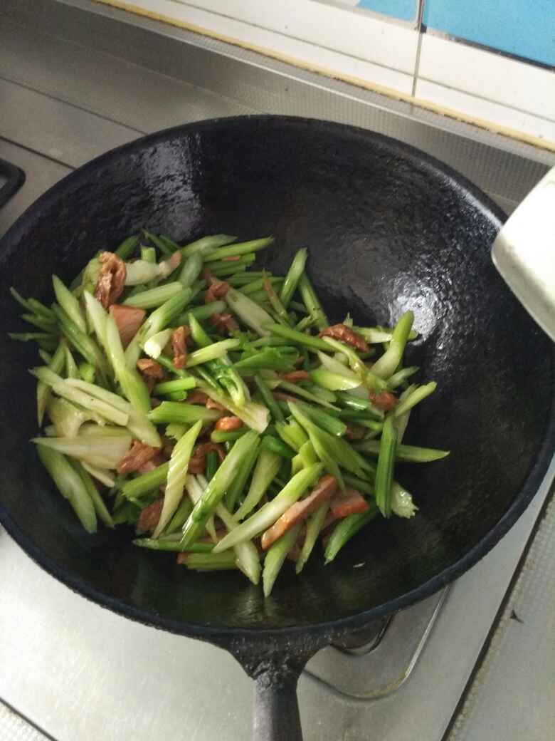 芹菜火腿意面步骤5