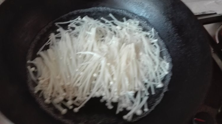 杂拌金针菇步骤2