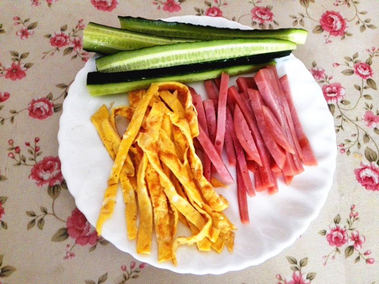 幸福的紫菜包饭步骤4
