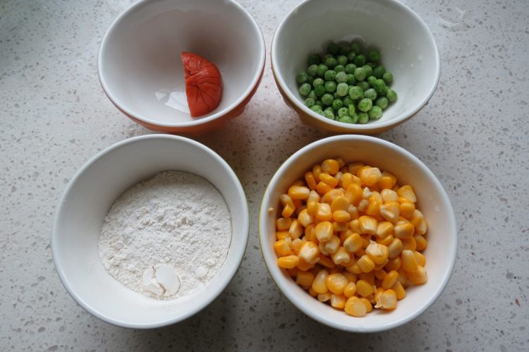 玉米粒火腿小煎饼步骤1