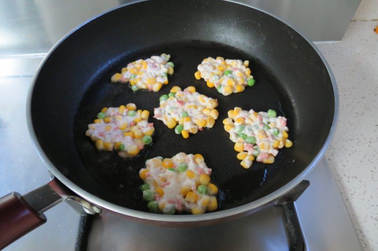 玉米粒火腿小煎饼步骤6