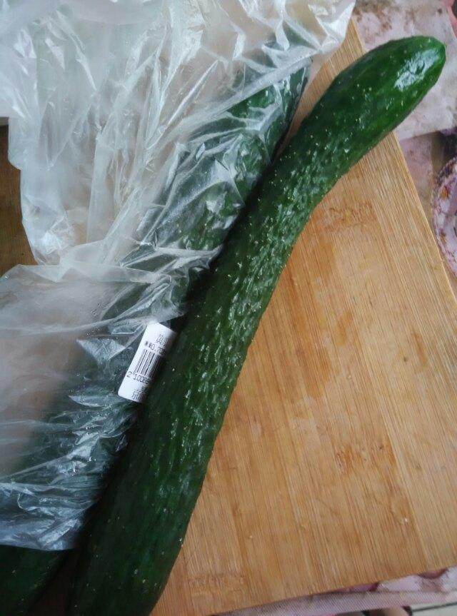 小炒火腿黄瓜条步骤1