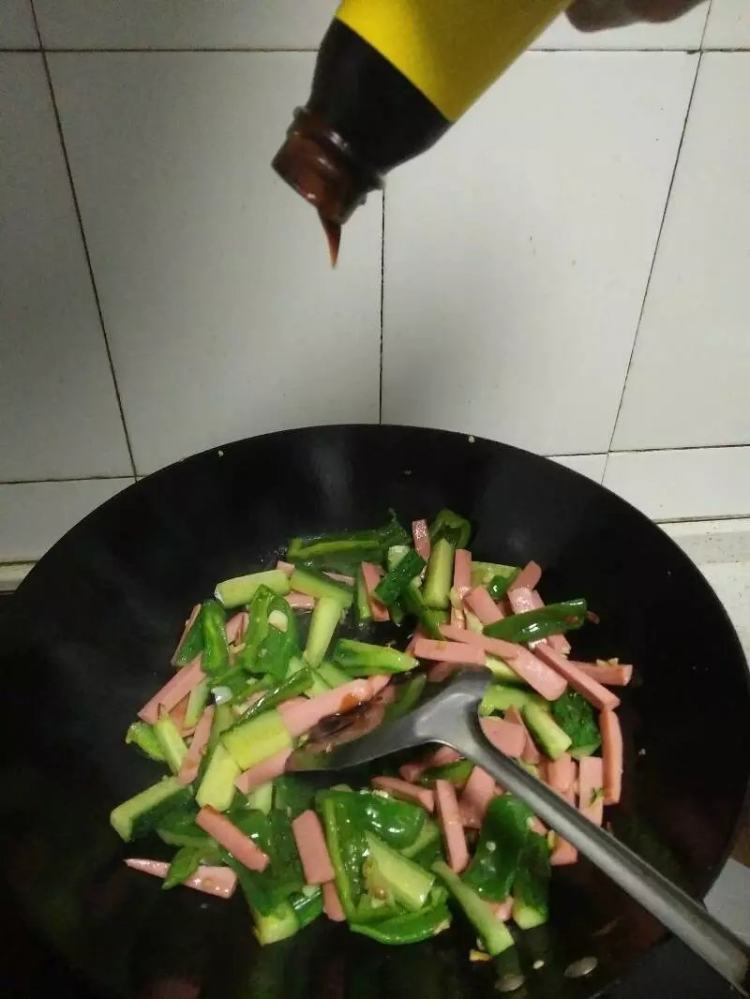 小炒火腿黄瓜条步骤5