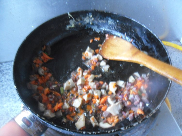 火腿香菇蛋炒饭步骤5