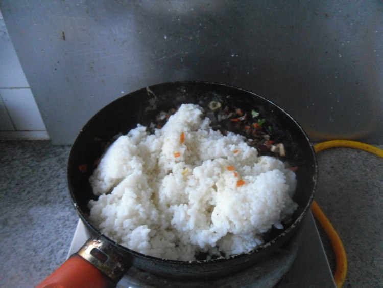 火腿香菇蛋炒饭步骤8