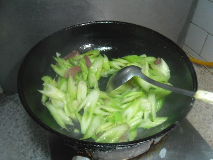 火腿西芹步骤6