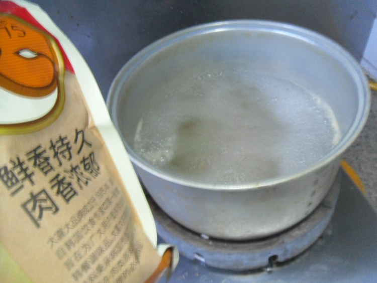 菠菜火腿热汤面步骤5