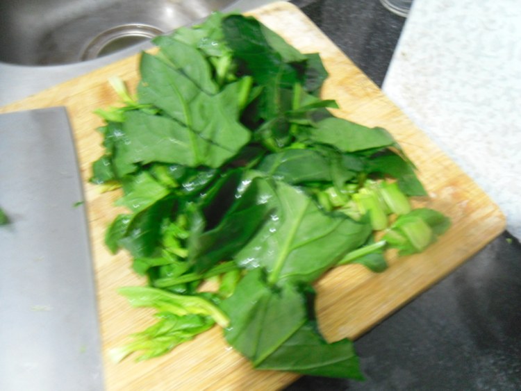 菠菜火腿热汤面步骤3