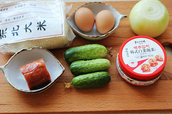 什锦泡菜炒饭步骤1
