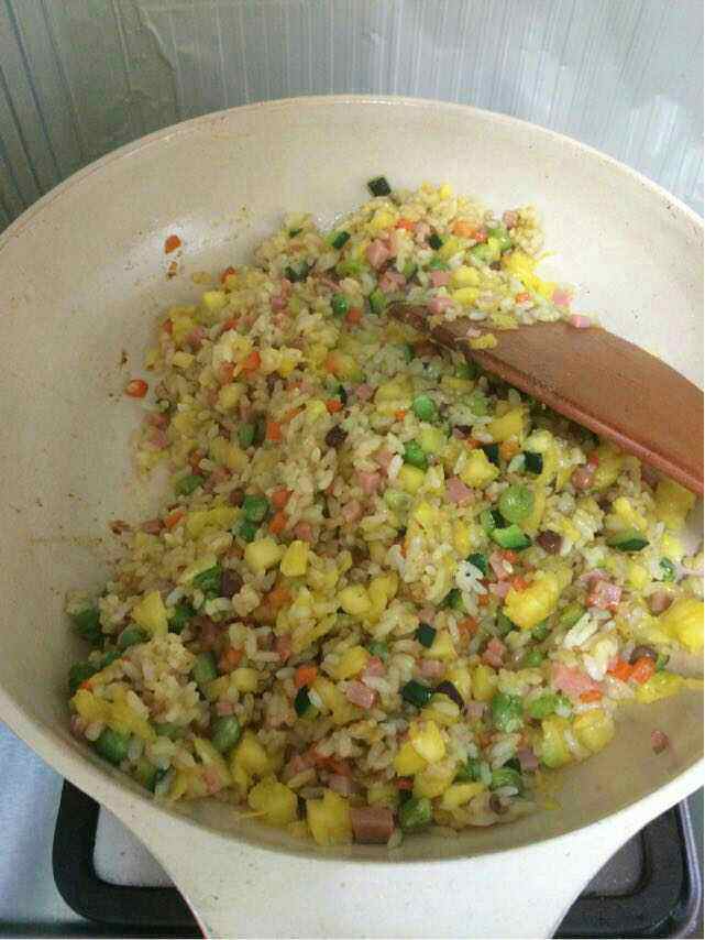 咖喱菠萝炒饭步骤6