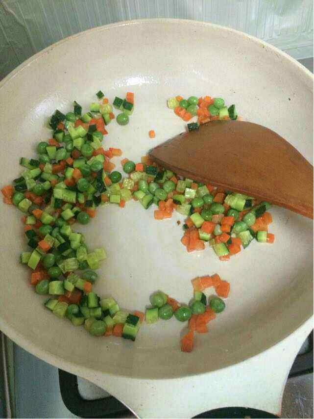 咖喱菠萝炒饭步骤4