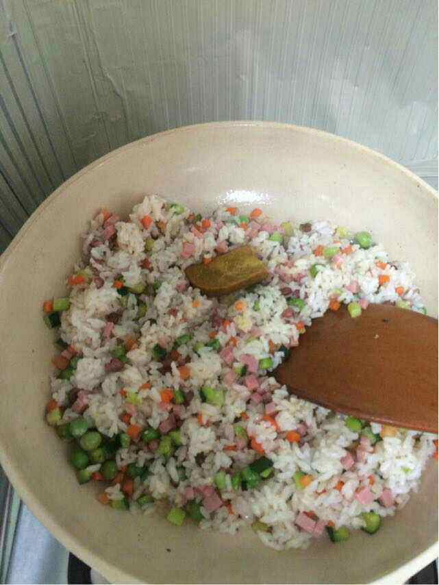 咖喱菠萝炒饭步骤5