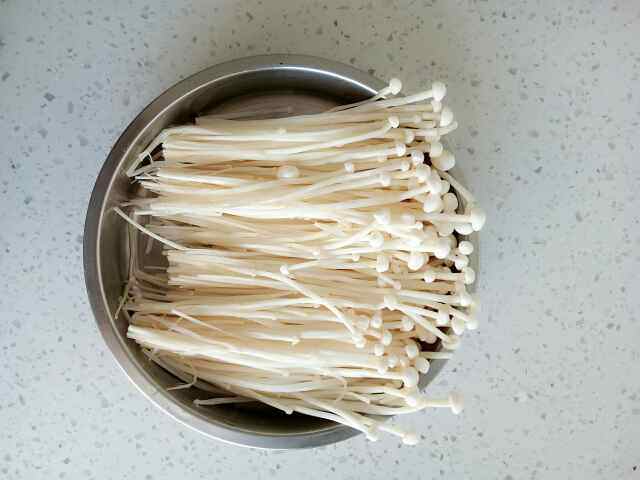 金针菇卷步骤2