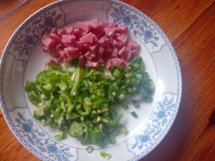 青椒火腿鸡蛋饼步骤2