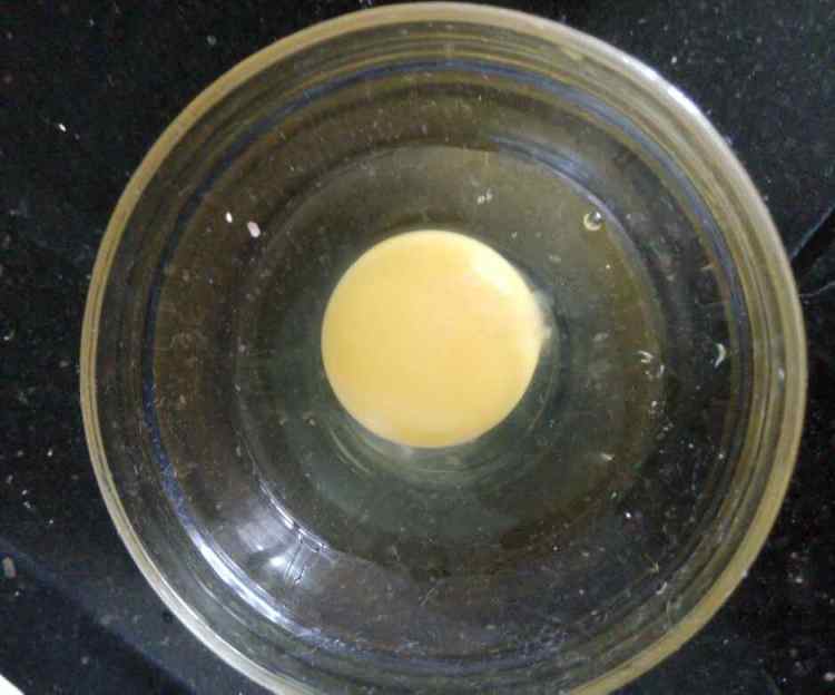 吐司火腿煎蛋步骤3