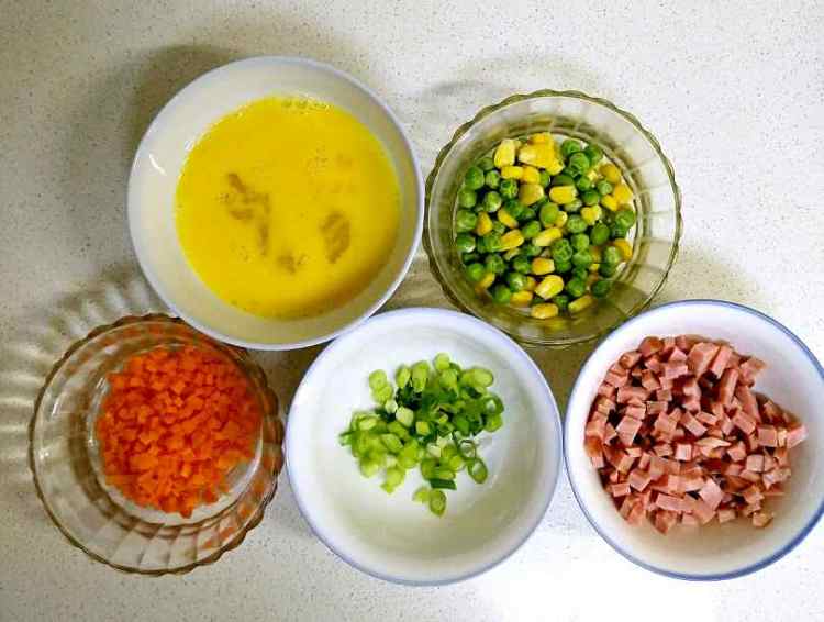 什锦美味蛋炒饭步骤3