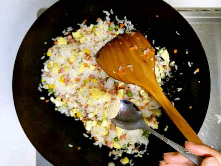 什锦美味蛋炒饭步骤9