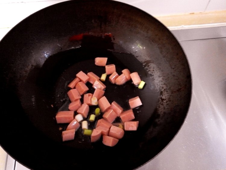 口蘑春笋炒火腿步骤3