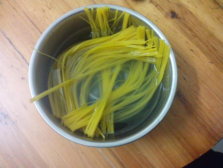 青菜火腿面条步骤2