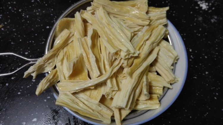 火腿腐竹炒丝瓜步骤4