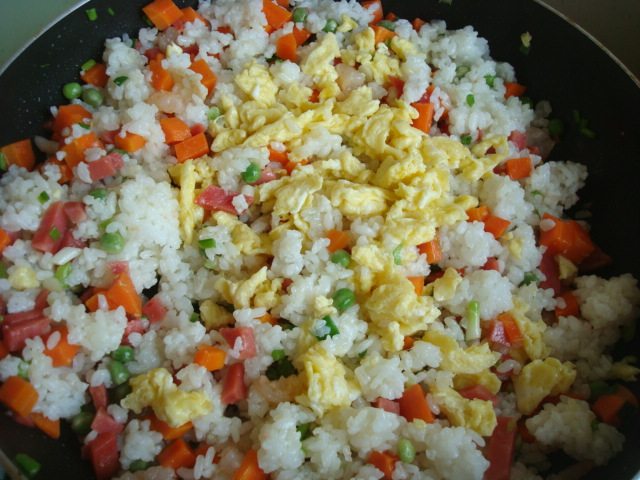 扬州炒饭＃多效护理一步骤8