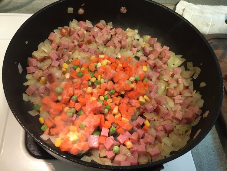 洋葱火腿炒饭步骤5