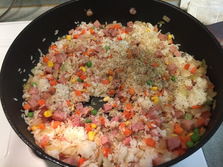 洋葱火腿炒饭步骤7