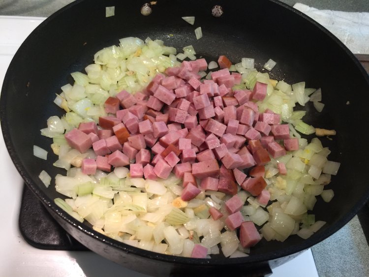 洋葱火腿炒饭步骤4