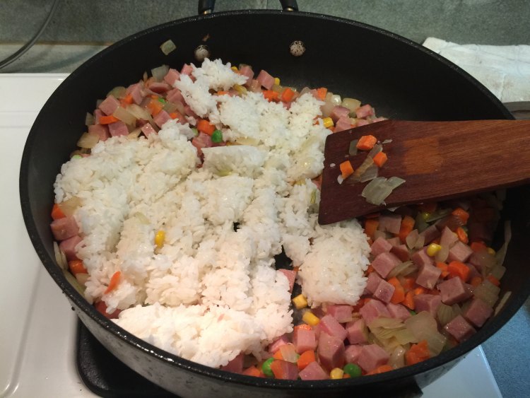 洋葱火腿炒饭步骤6