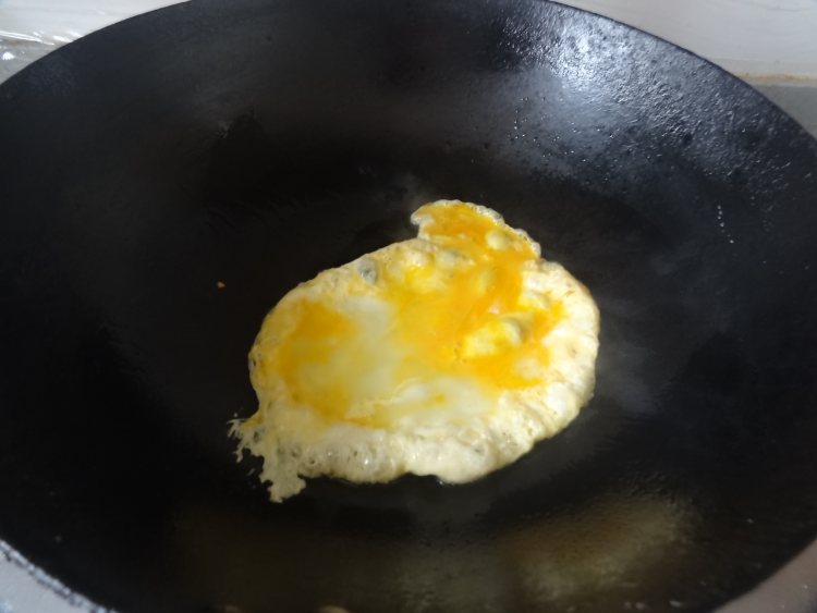玉米香肠雪菜炒饭步骤3
