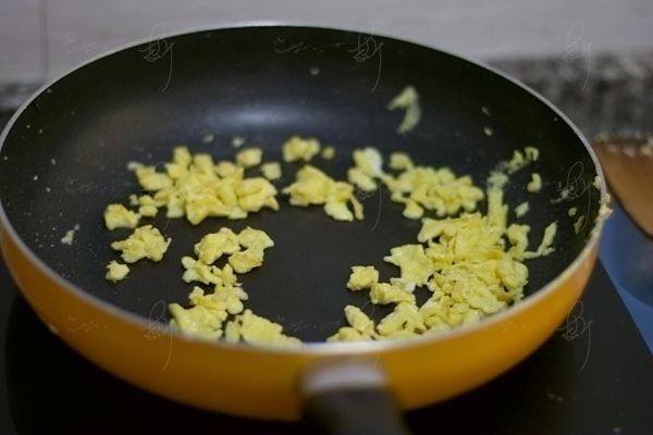 火腿胡萝卜炒饭步骤4