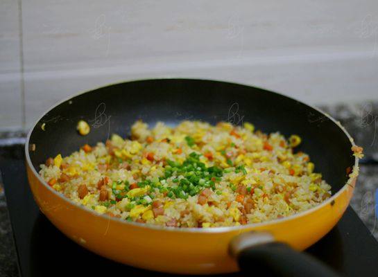 火腿胡萝卜炒饭步骤9
