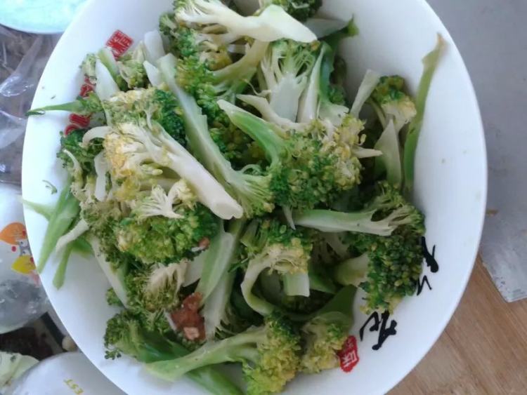 火腿西兰花步骤1