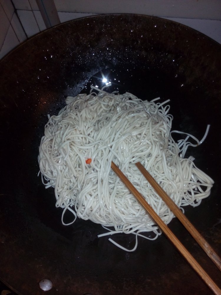 香辣火腿炒葛根面步骤10