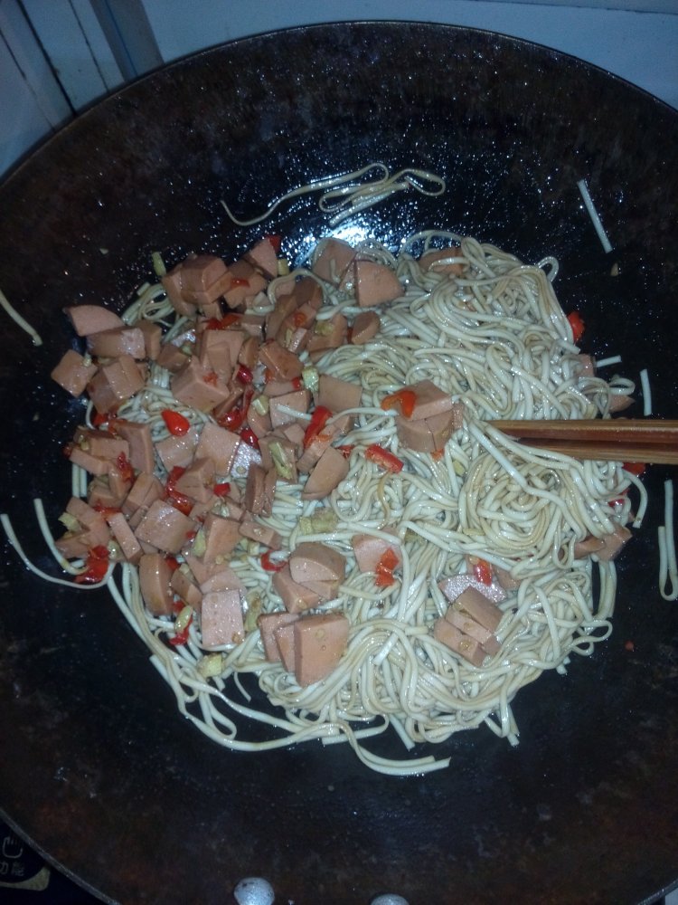 香辣火腿炒葛根面步骤12