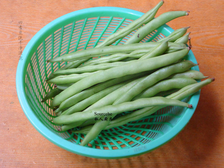 火腿炒四季豆步骤1