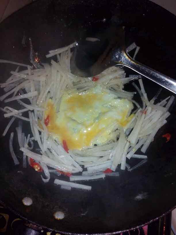 白萝卜火腿炒面步骤8