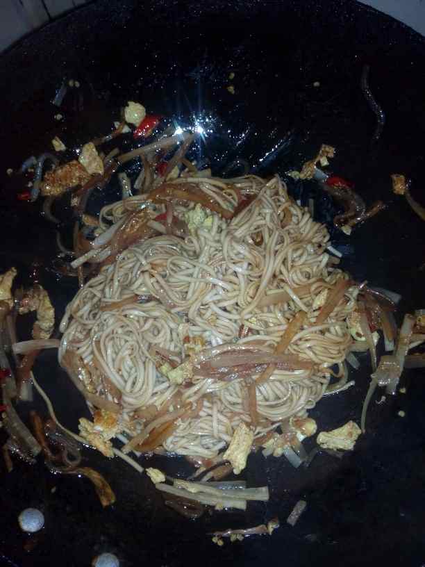 白萝卜火腿炒面步骤12