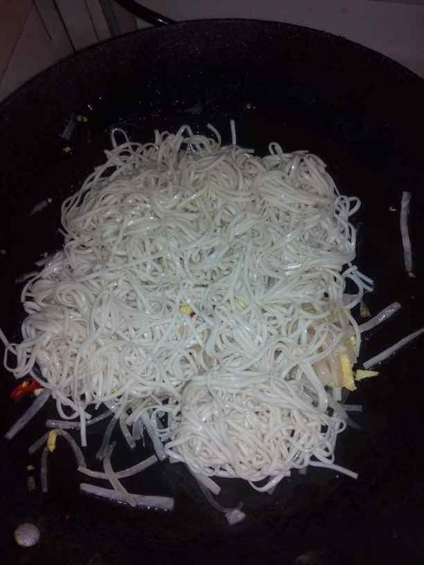 白萝卜火腿炒面步骤10