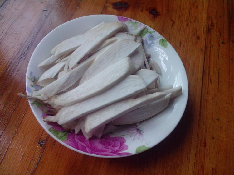 杏鲍菇火腿汤步骤2