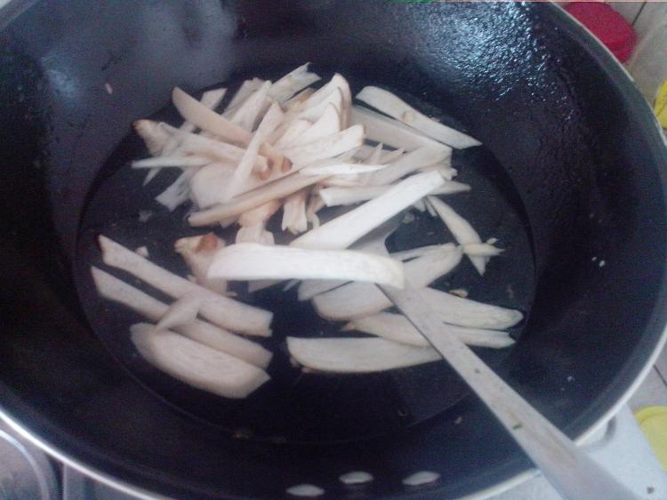 杏鲍菇火腿汤步骤4